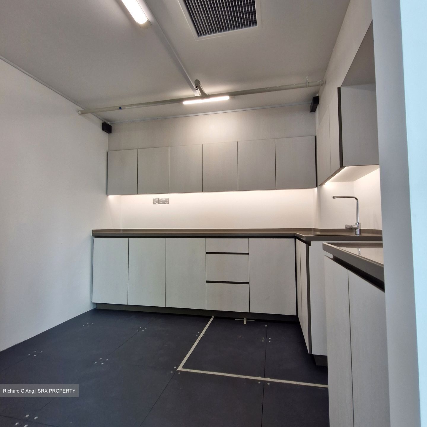 Hub Synergy Point (D2), Office #439247201